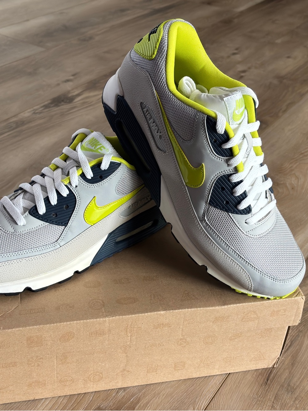 Nike AIR MAX 90 Essential Men’s Running Sneakers - Size 11- NEW in BOX